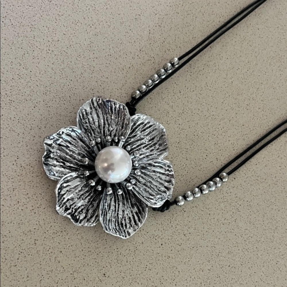 Victoria Leland DesignsSilver Floral Pendant Necklace